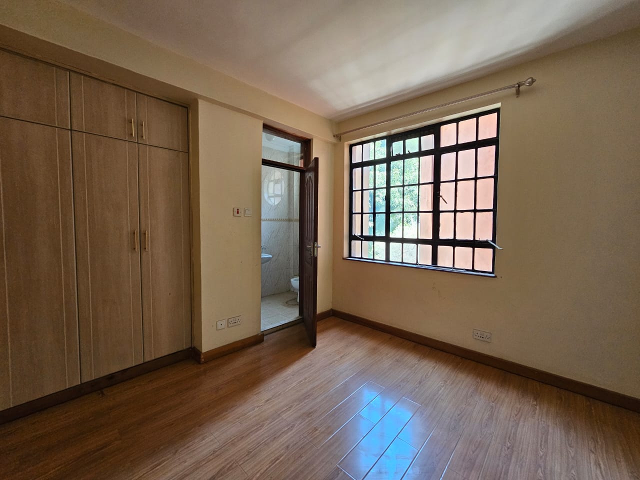 Spacious 3 Bedrooms Ensuite With Servant Quarter Ideal Families - Image 6