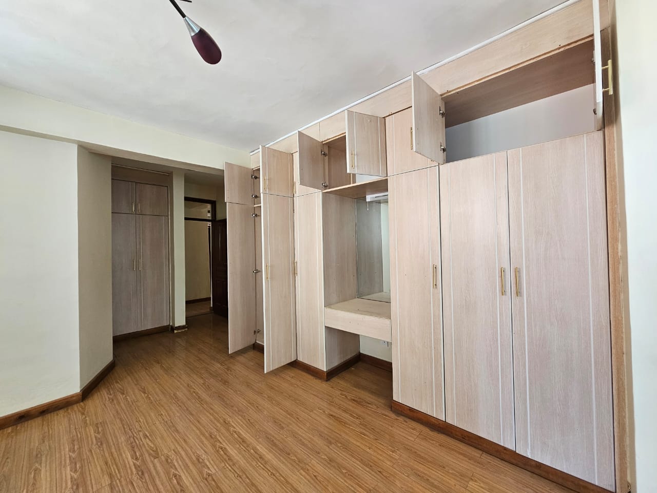 Spacious 3 Bedrooms Ensuite With Servant Quarter Ideal Families - Image 7