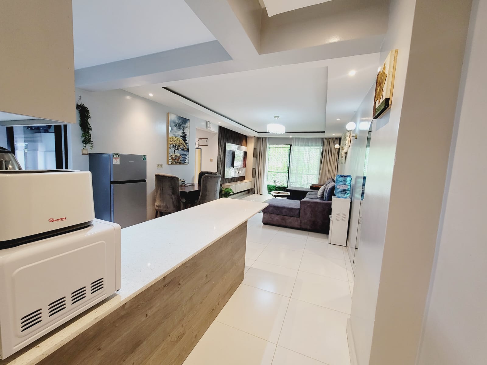 Elegant 2-Bedroom + SQ Airbnb in Prime Parklands Location - Image 8