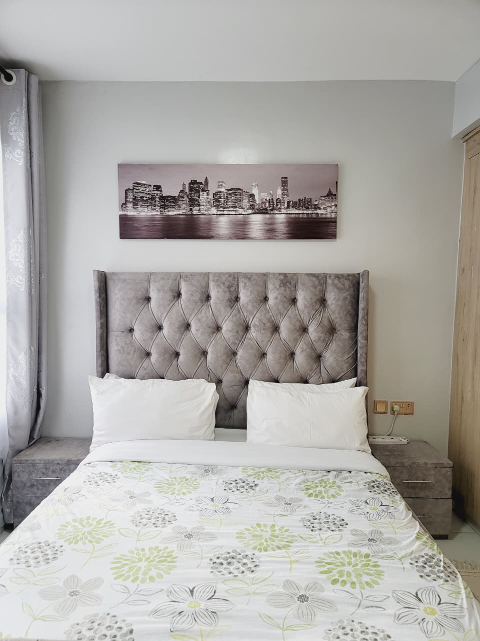 Elegant 2-Bedroom + SQ Airbnb in Prime Parklands Location - Image 13