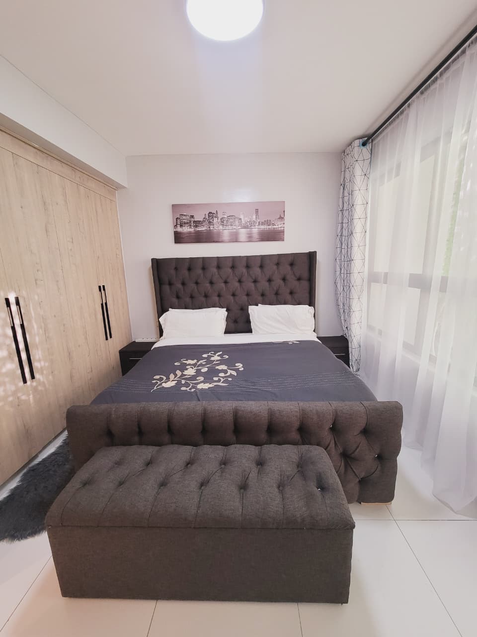 Elegant 2-Bedroom + SQ Airbnb in Prime Parklands Location - Image 17
