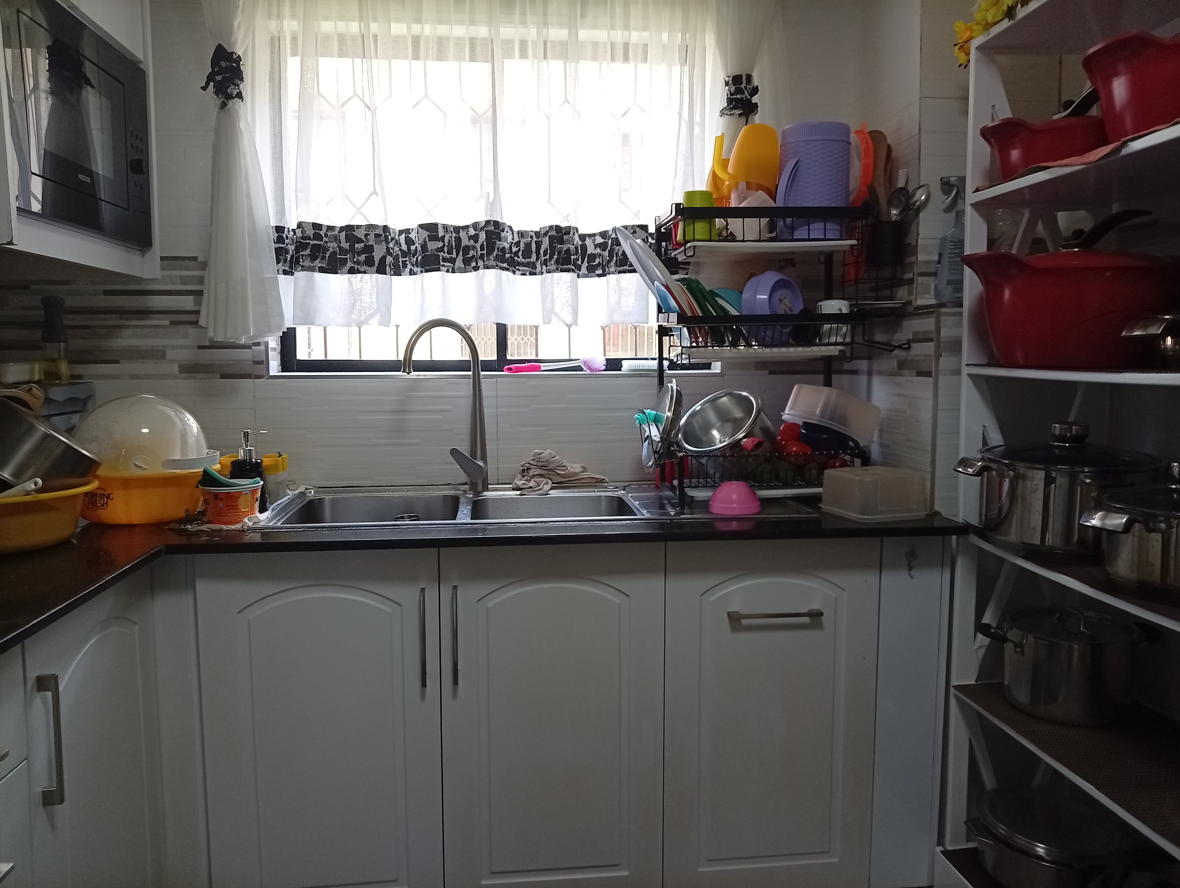 Secure Nyayo Estate 3 Bedrooms Apartment living with water backup and amenities - Image 6