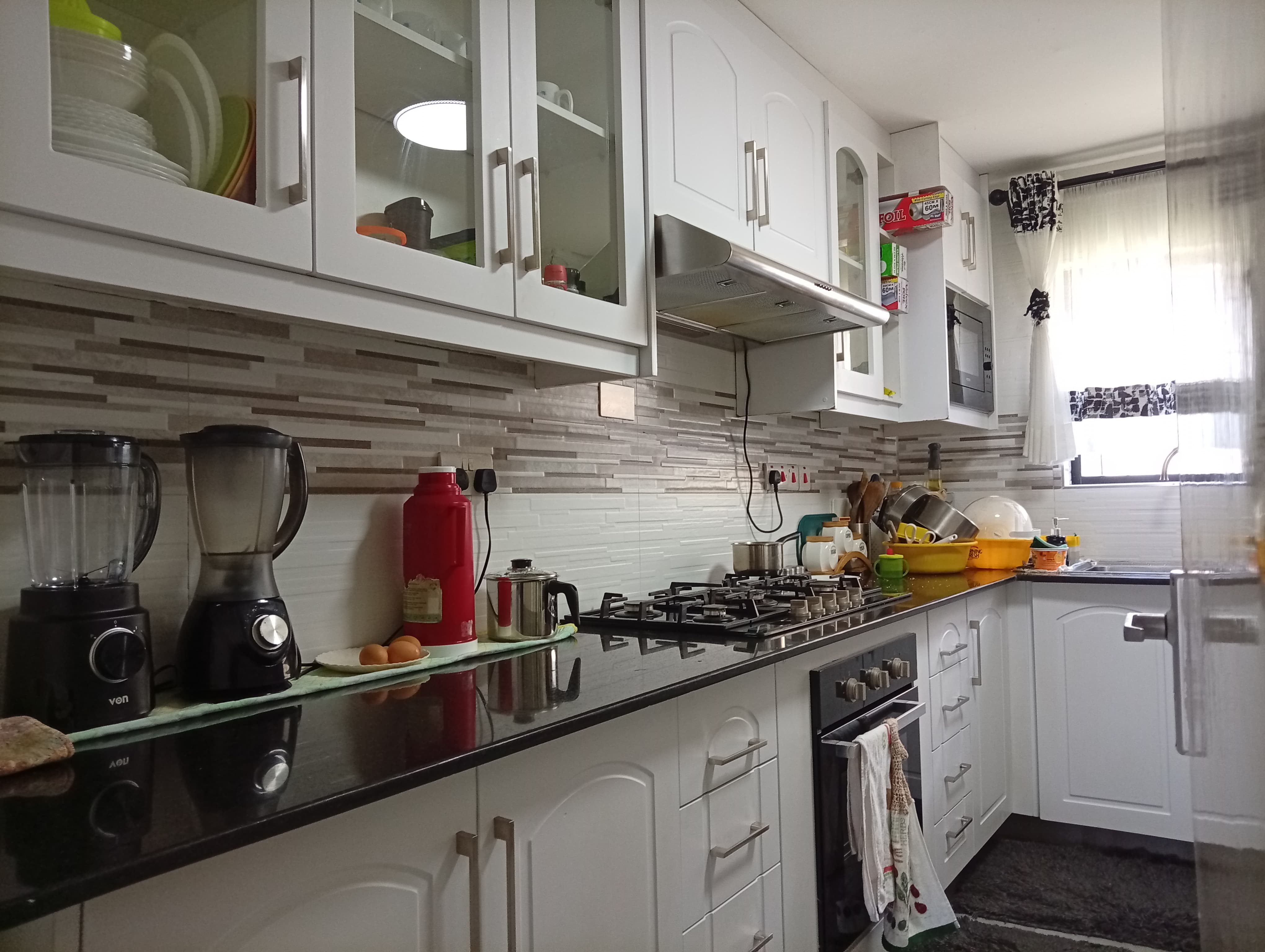 Secure Nyayo Estate 3 Bedrooms Apartment living with water backup and amenities - Image 9