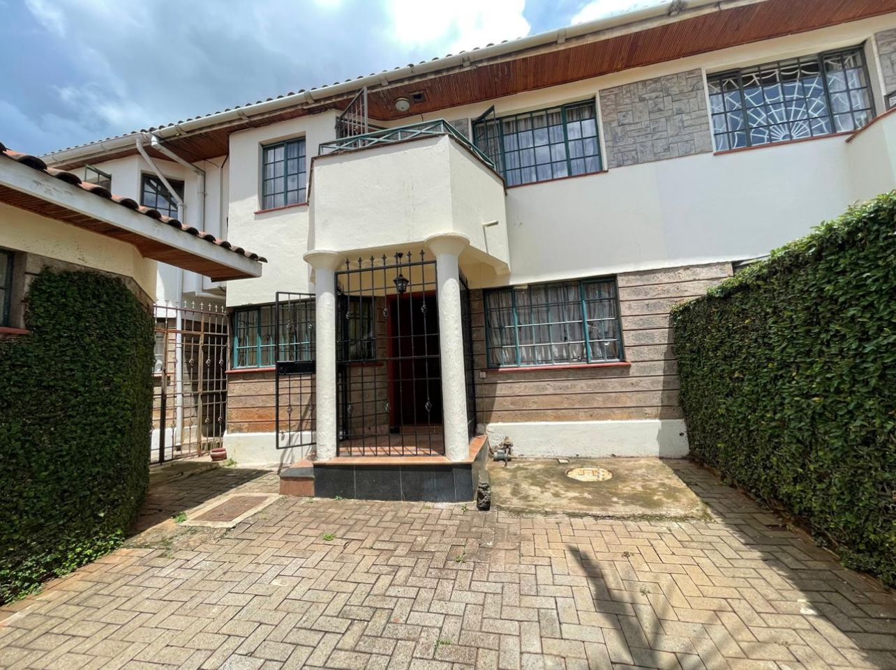 Spacious 4 bedroom townhouse with detached SQ and parking in Kileleshwa 