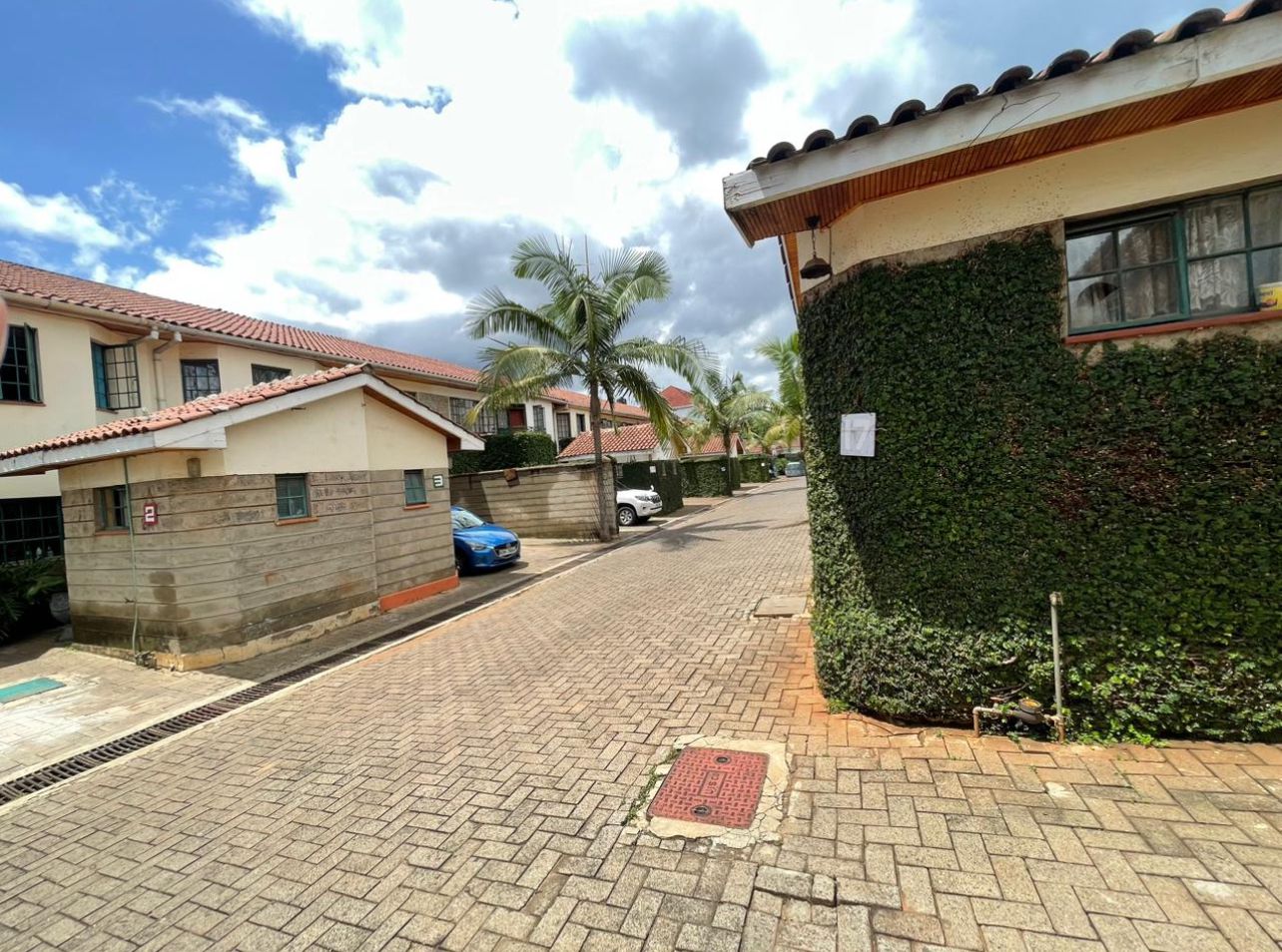 Spacious 4 bedroom townhouse with detached SQ and parking in Kileleshwa  - Image 14