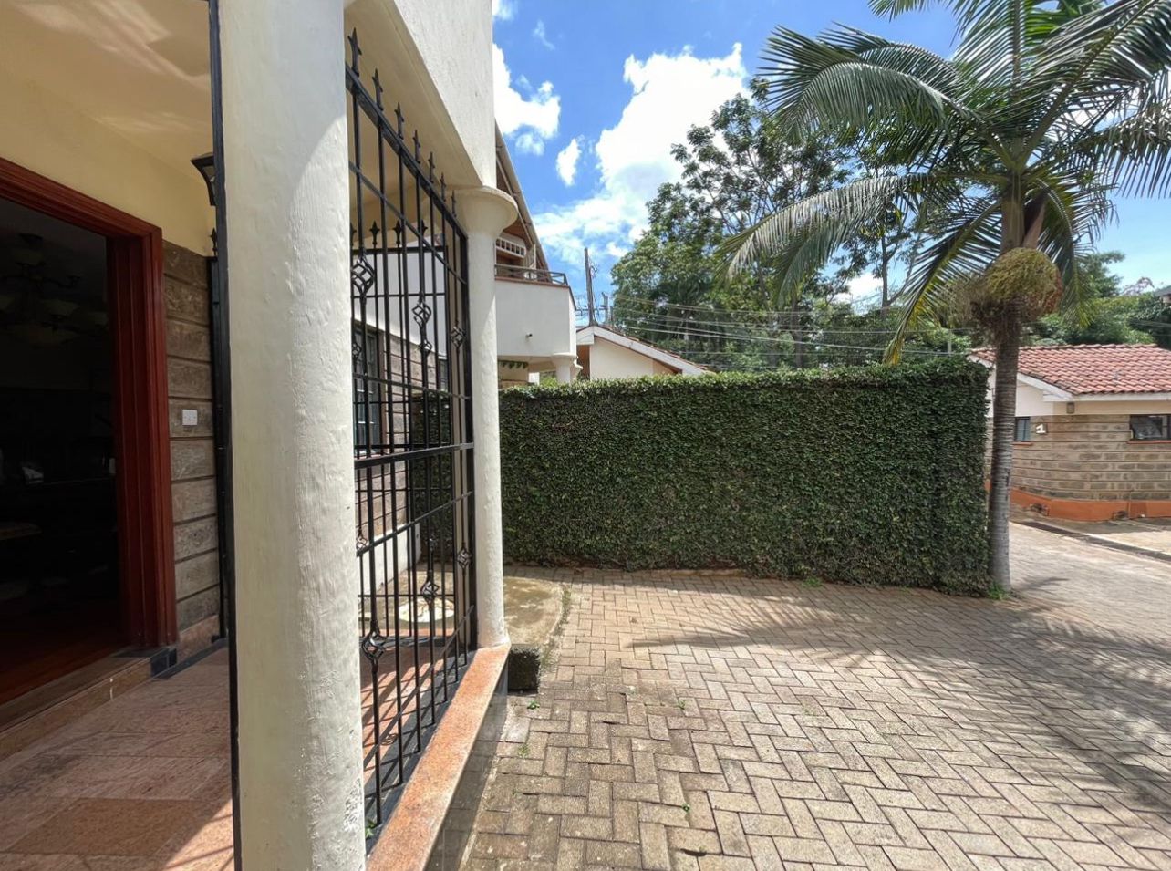 Spacious 4 bedroom townhouse with detached SQ and parking in Kileleshwa  - Image 16