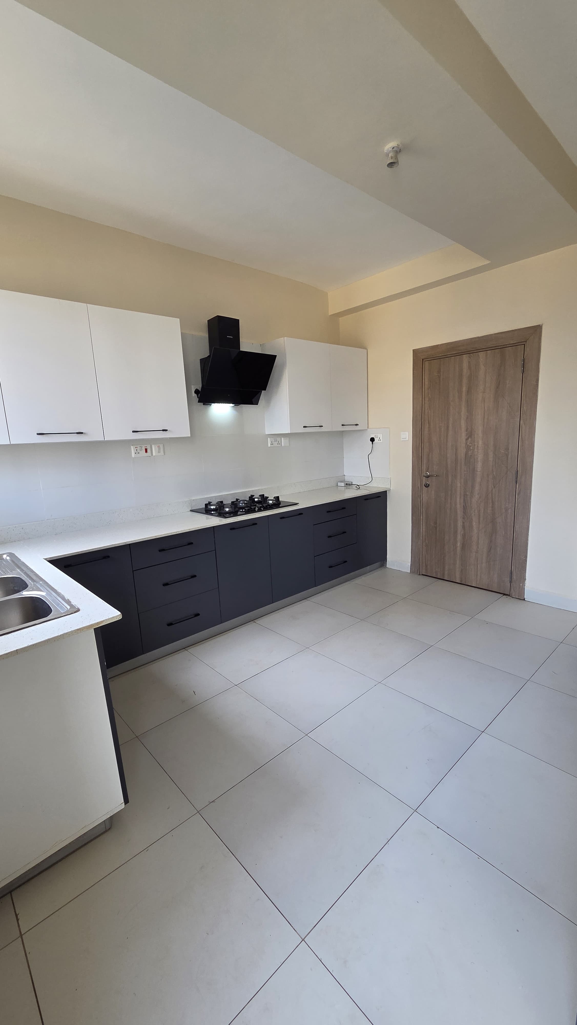 Luxury 5 Bedroom Parklands Duplex With Stunning Views - Image 4