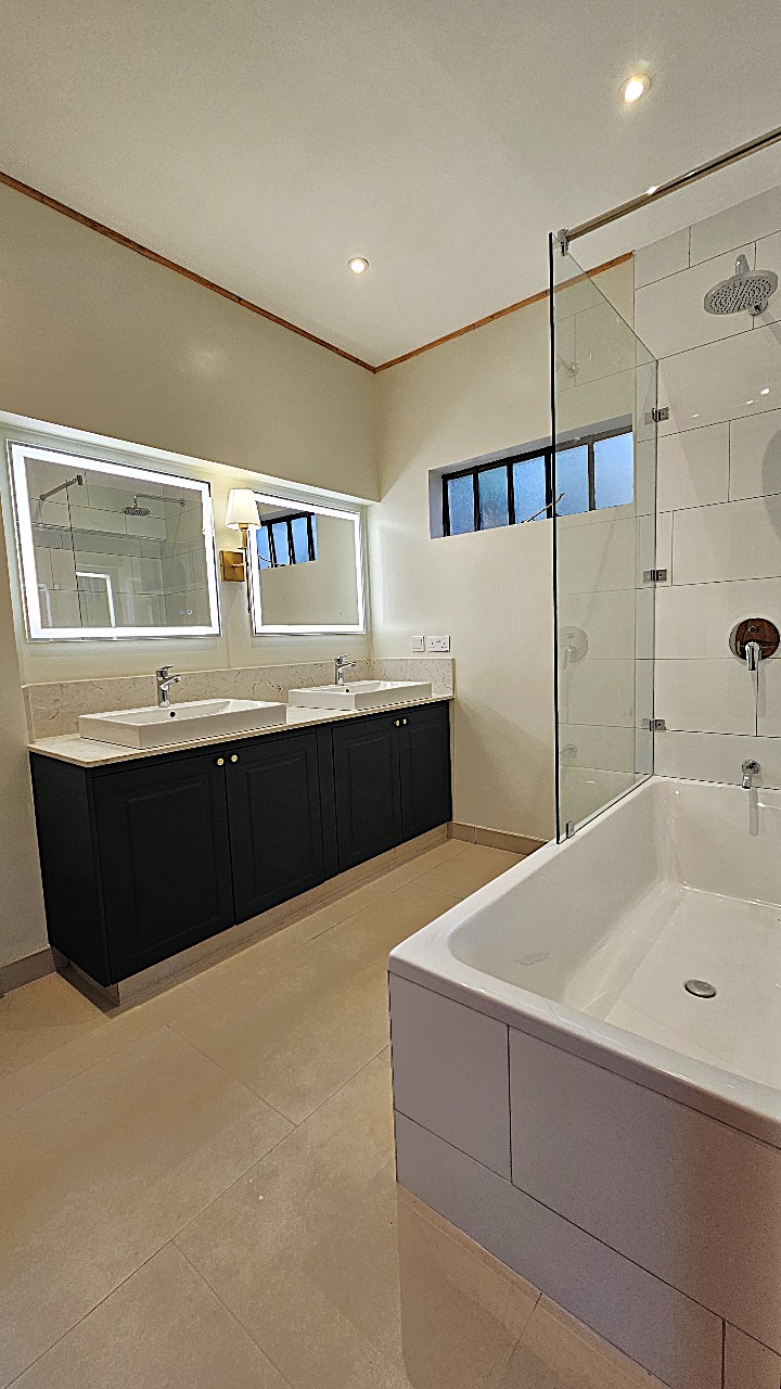 Stunning 4 Bedroom Family Residence Near Valley Arcade Shopping Centre  - Image 5