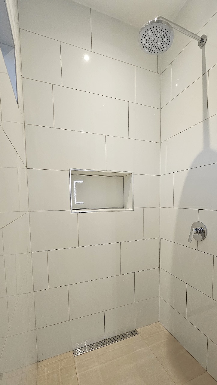 Stunning 4 Bedroom Family Residence Near Valley Arcade Shopping Centre  - Image 6