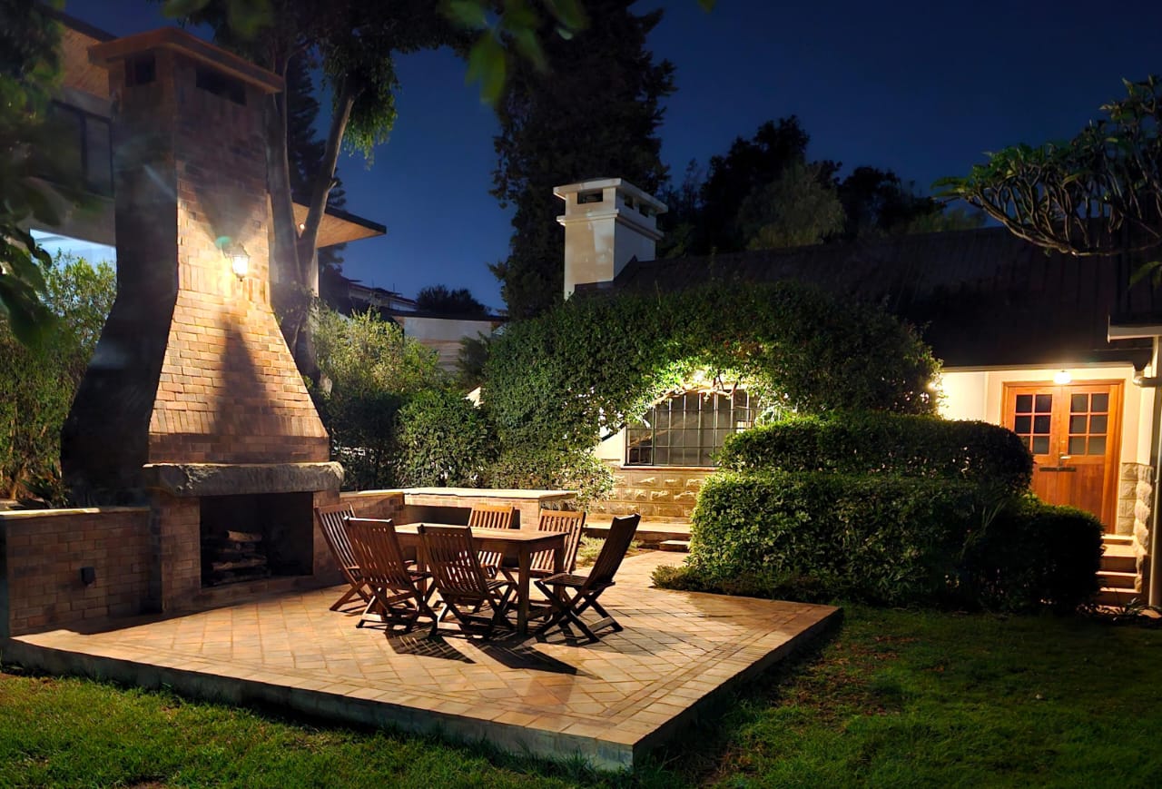 Stunning 4 Bedroom Family Residence Near Valley Arcade Shopping Centre  - Image 7