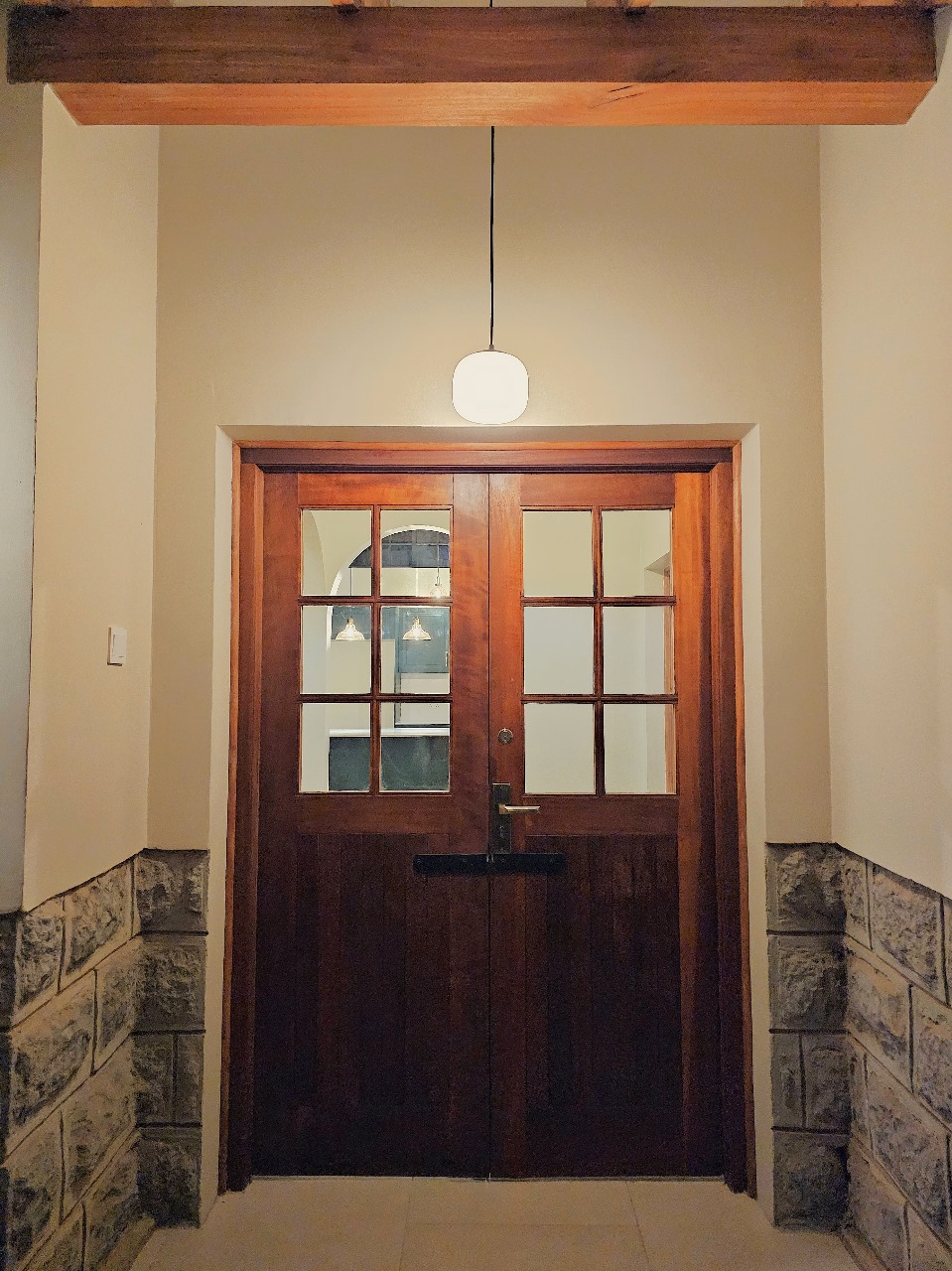 Stunning 4 Bedroom Family Residence Near Valley Arcade Shopping Centre  - Image 9