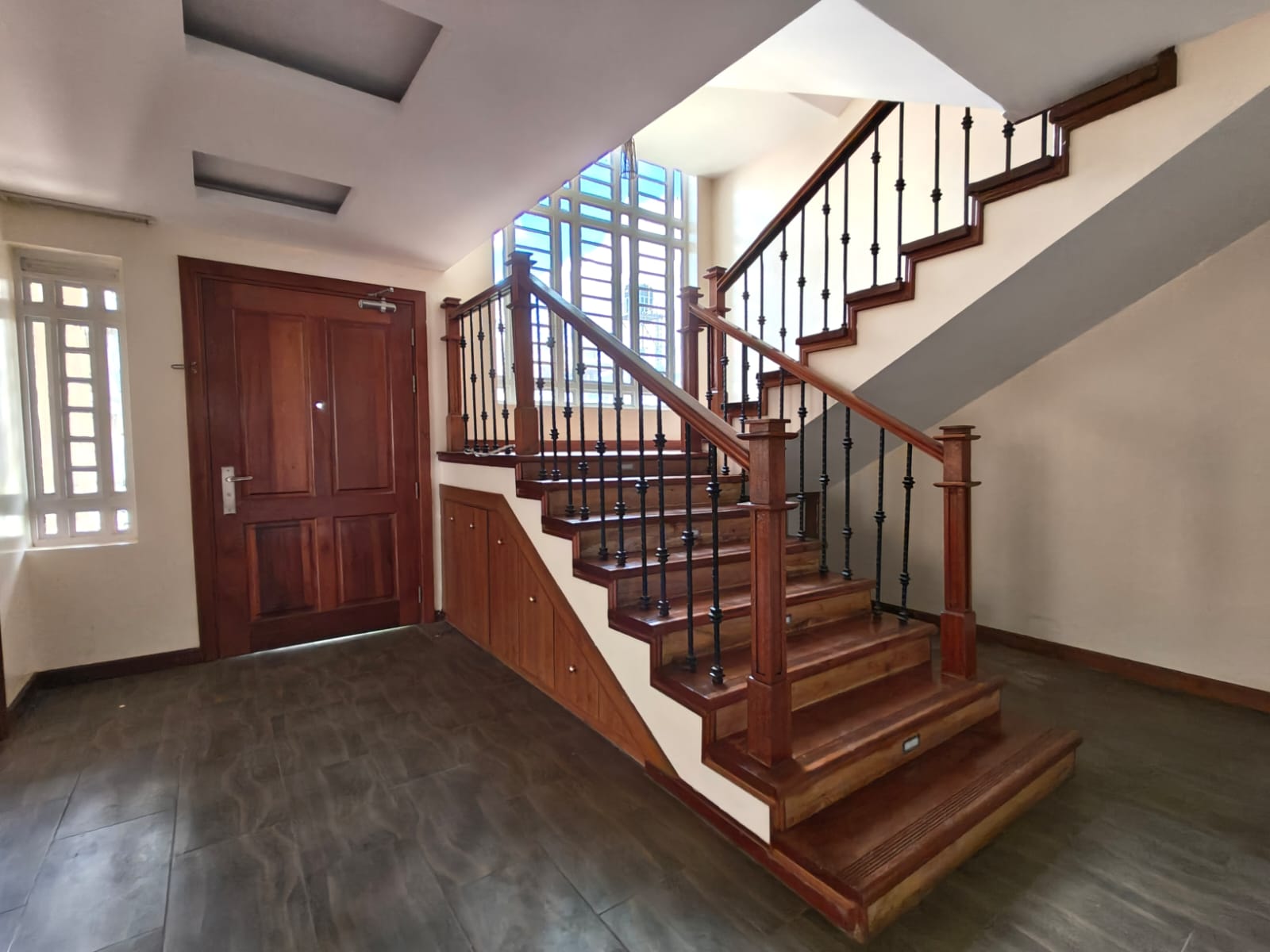 Ridge's 5-Bed Townhouse Oasis | Nairobi Living - Image 7