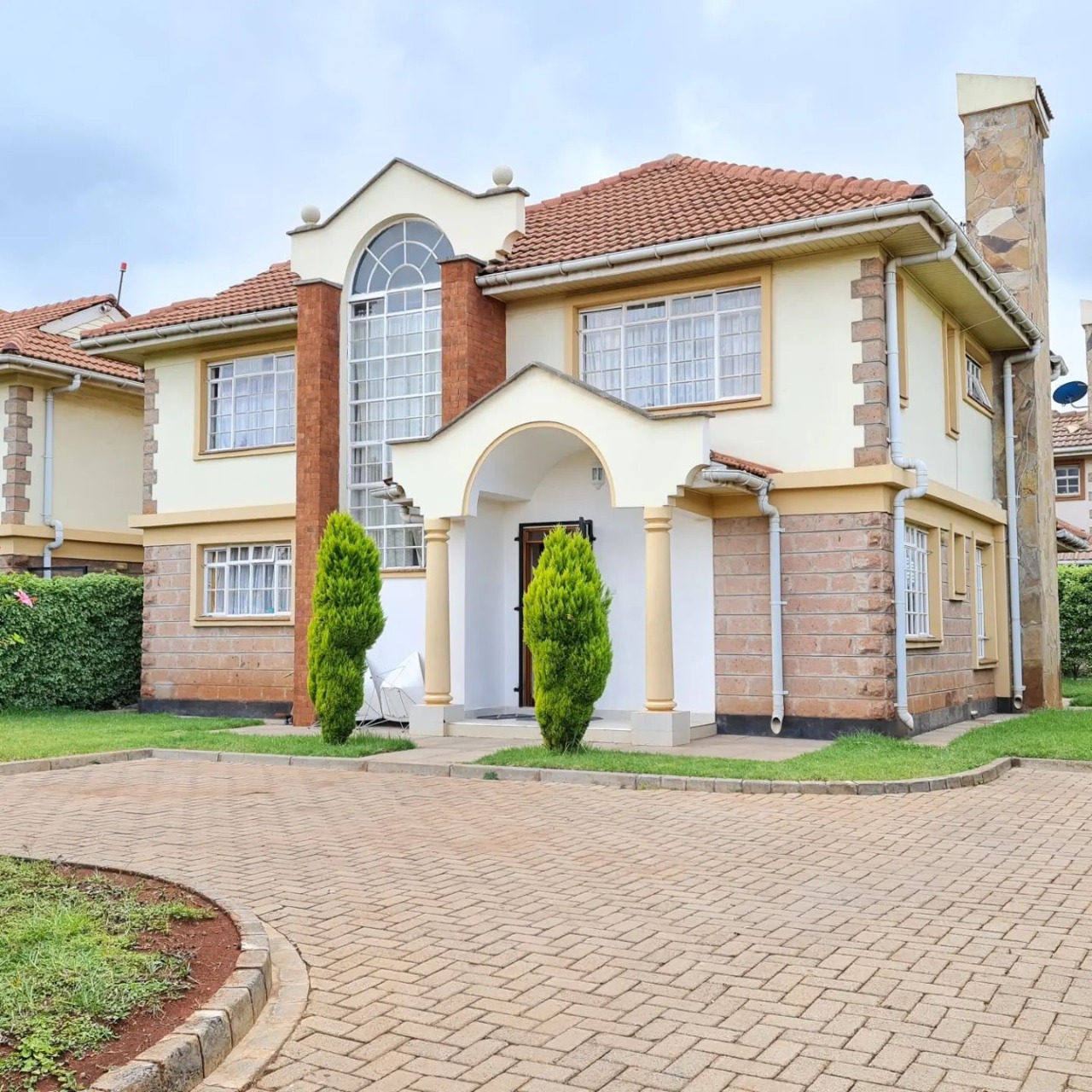 4BR ALL-ENSUITE HOUSE + DSQ | RUNDA (PARADISE LOST ROAD)