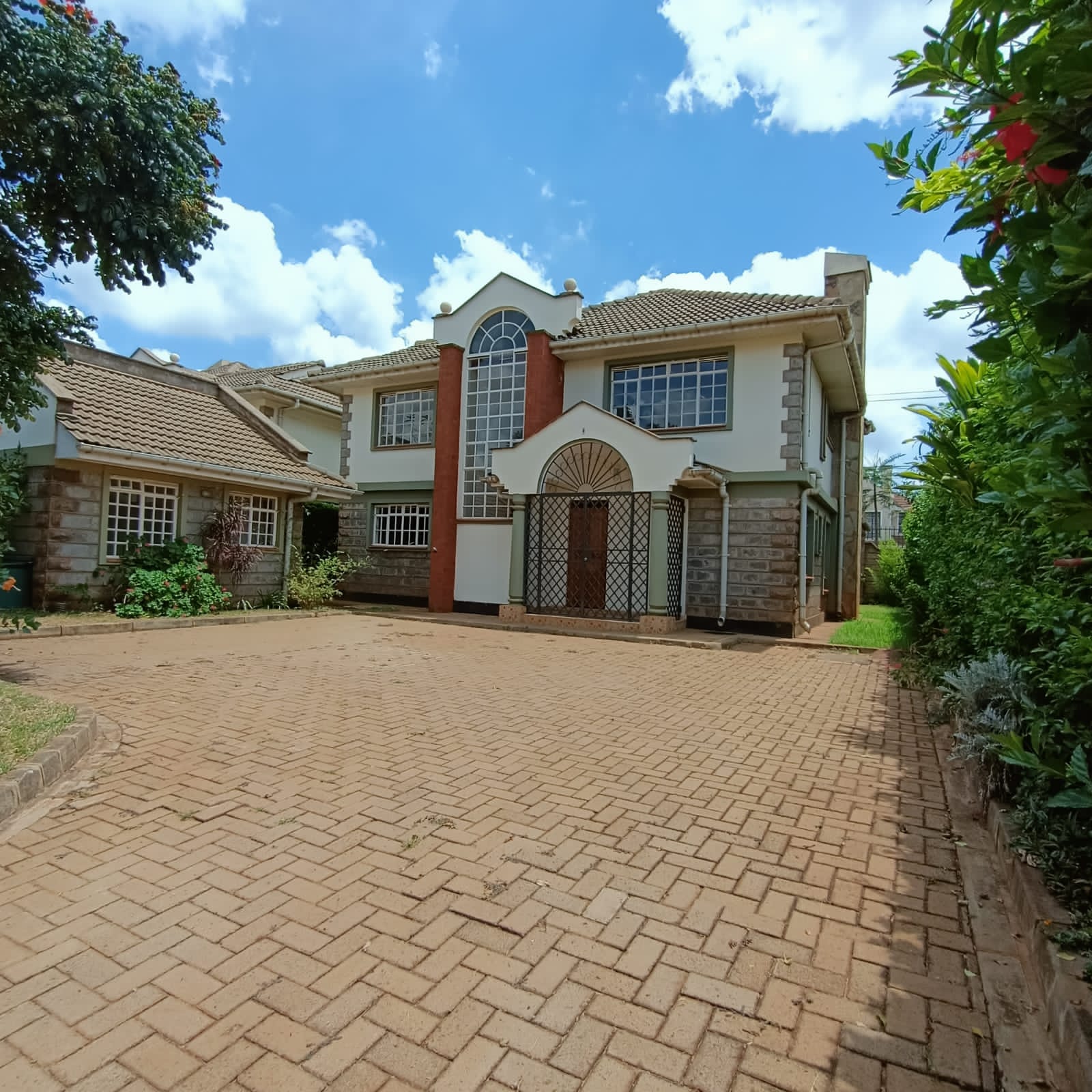 4BR ALL-ENSUITE HOUSE + DSQ | RUNDA (PARADISE LOST ROAD) - Image 2