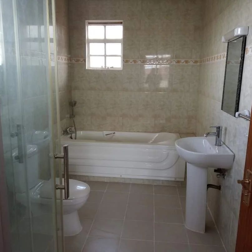 4BR ALL-ENSUITE HOUSE + DSQ | RUNDA (PARADISE LOST ROAD) - Image 11