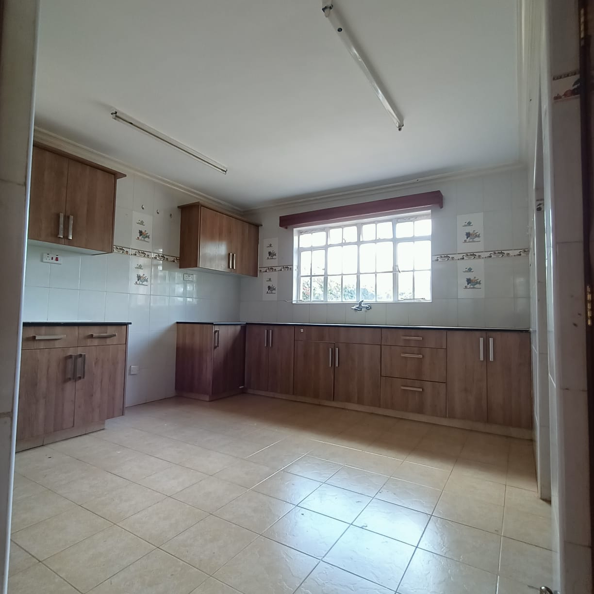 4BR ALL-ENSUITE HOUSE + DSQ | RUNDA (PARADISE LOST ROAD) - Image 12
