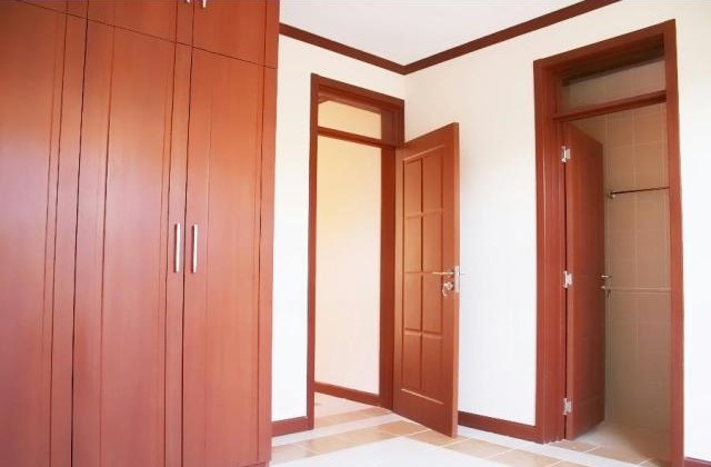 TUDOR    1 BEDROOM HOUSE FOR RENT  - Image 3